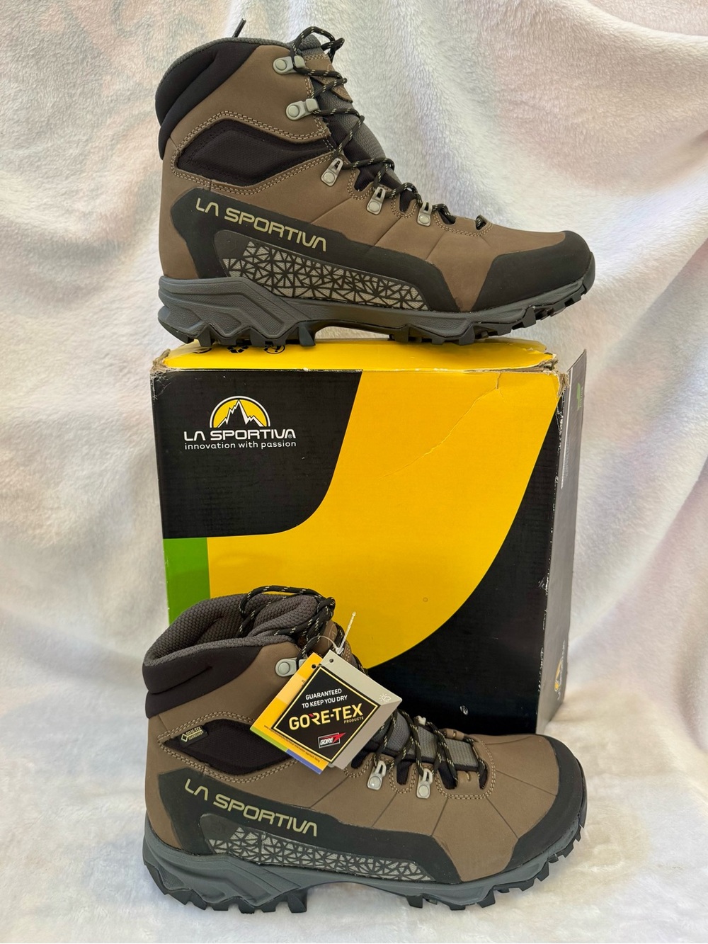 NWT La Sportiva Nucleo High II GTX Hiking Boots - Men’s 12.5 - Picture 3 of 12